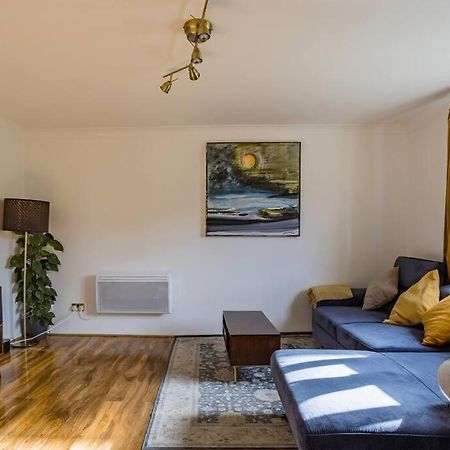 Bright &Spacious One Bedroom Flat Off Canary Wharf ลอนดอน ภายนอก รูปภาพ