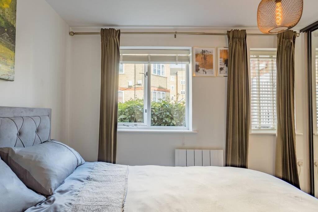 Bright &Spacious One Bedroom Flat Off Canary Wharf ลอนดอน ภายนอก รูปภาพ