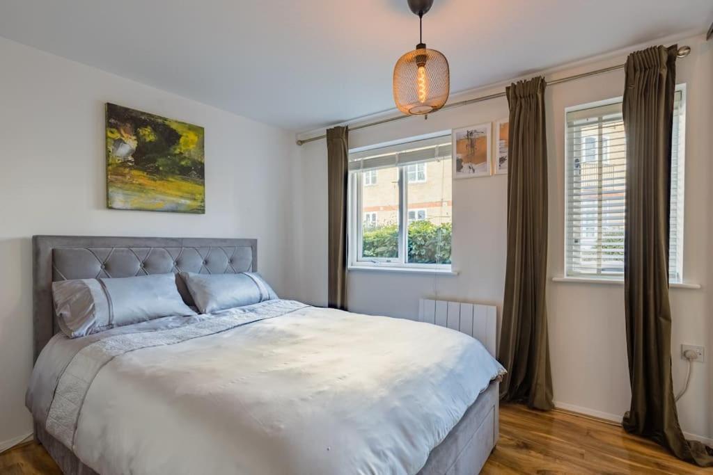 Bright &Spacious One Bedroom Flat Off Canary Wharf ลอนดอน ภายนอก รูปภาพ