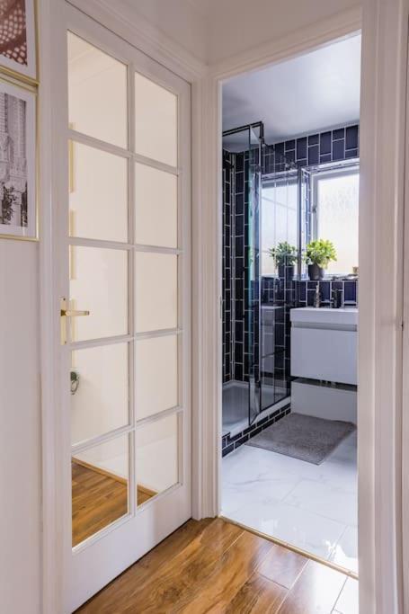Bright &Spacious One Bedroom Flat Off Canary Wharf ลอนดอน ภายนอก รูปภาพ