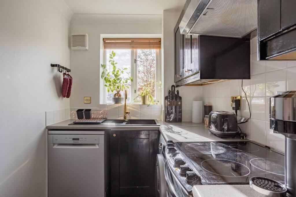 Bright &Spacious One Bedroom Flat Off Canary Wharf ลอนดอน ภายนอก รูปภาพ