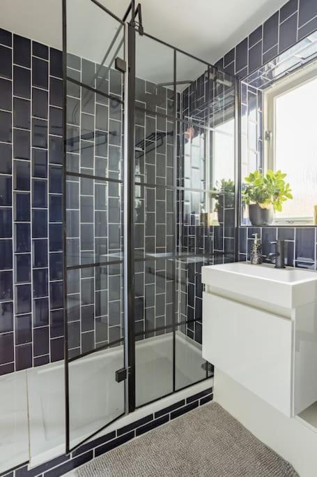Bright &Spacious One Bedroom Flat Off Canary Wharf ลอนดอน ภายนอก รูปภาพ
